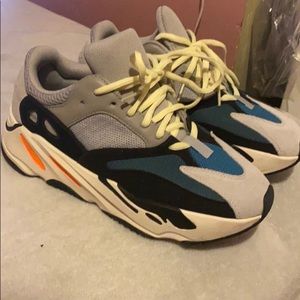 AUTHENTIC Yeezy Boost 700